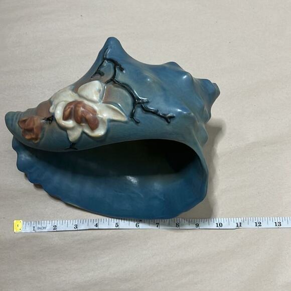 ROSEVILLE BLUE CERAMIC FLOWER ART CONCH‎ SHELL SHAPED DECORATIVE FLOWER V… - Picture 5 of 6